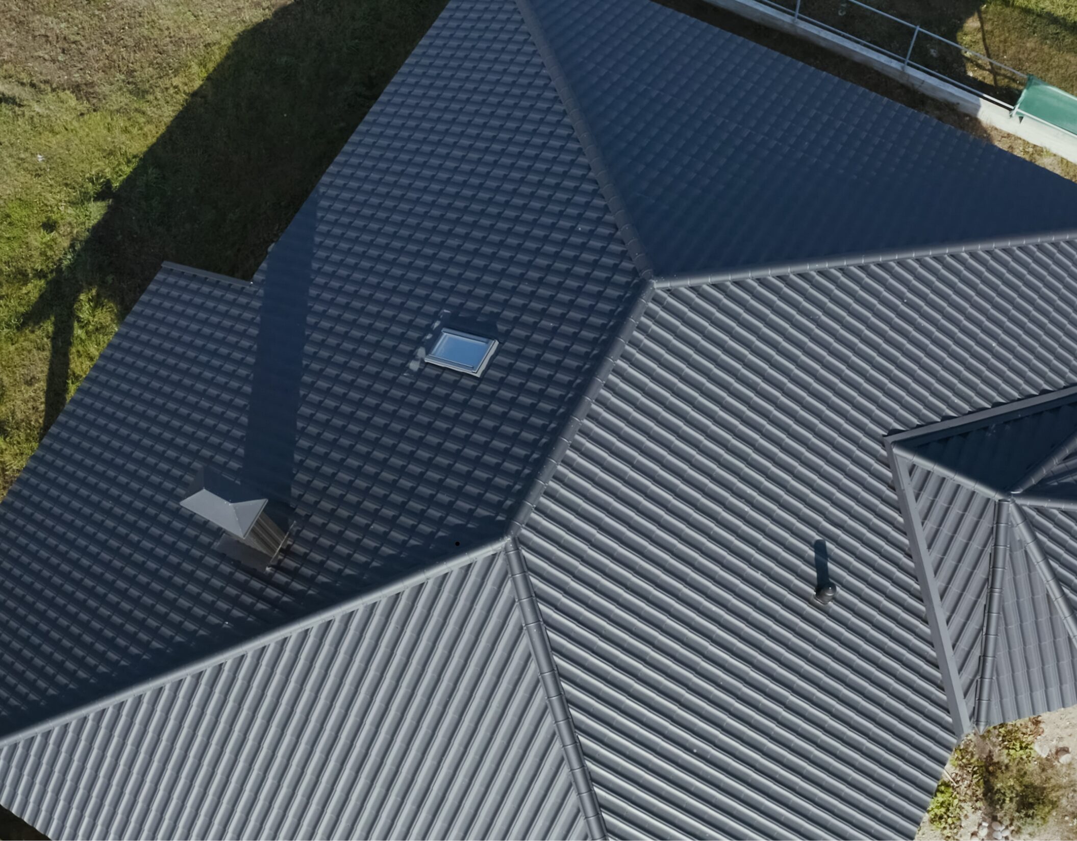 a metal roof in Chicago. Choosing the right roofing materials for your Chicago home.